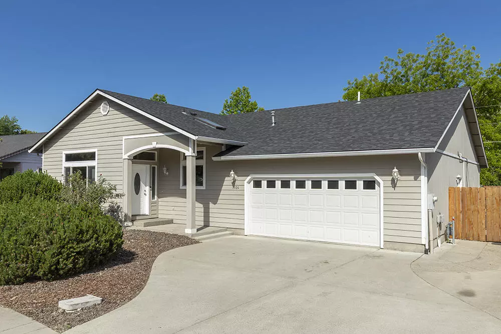 Grants Pass, OR 97527,1706 Blue Moon LN