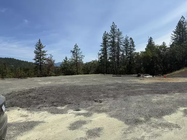 Grants Pass, OR 97527,500 Cumberland DR