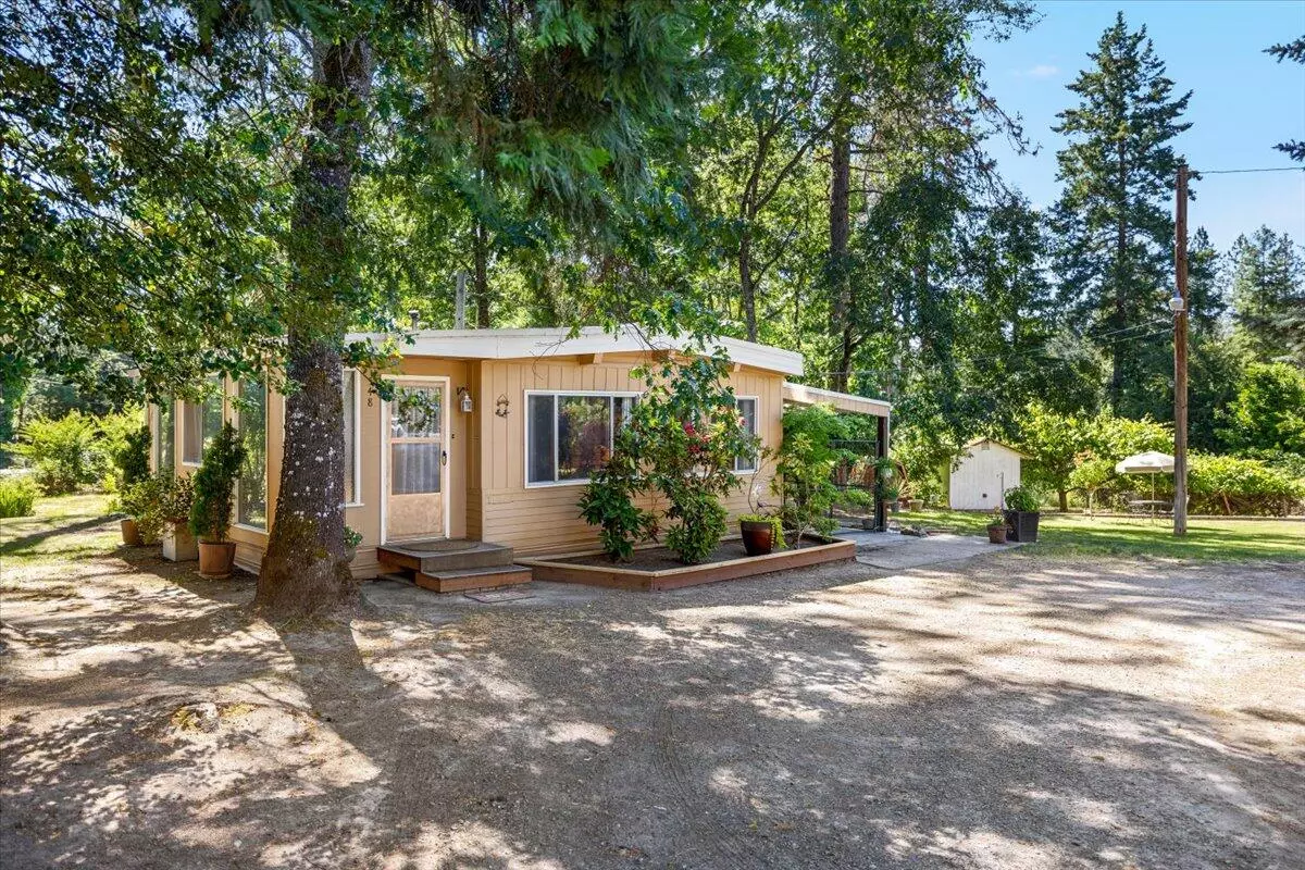 Grants Pass, OR 97527,548 Moonbeam LN