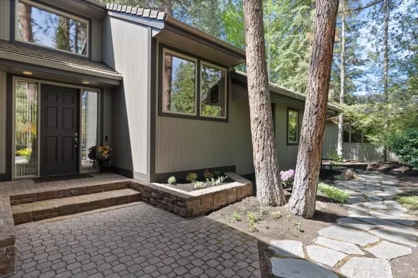 Bend, OR 97702,19365 Soda Springs DR