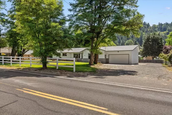 Rogue River, OR 97537,896 Evans Creek RD