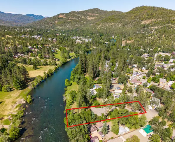 360 Park DR, Shady Cove, OR 97539