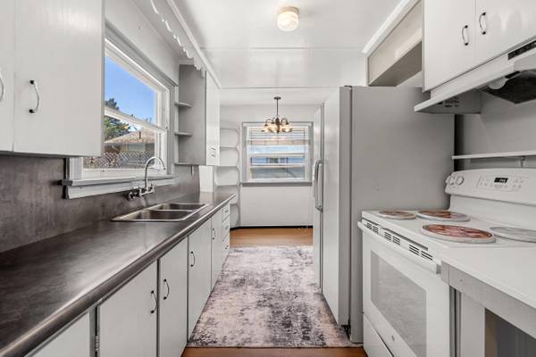 Grants Pass, OR 97527,1411 Playford LN