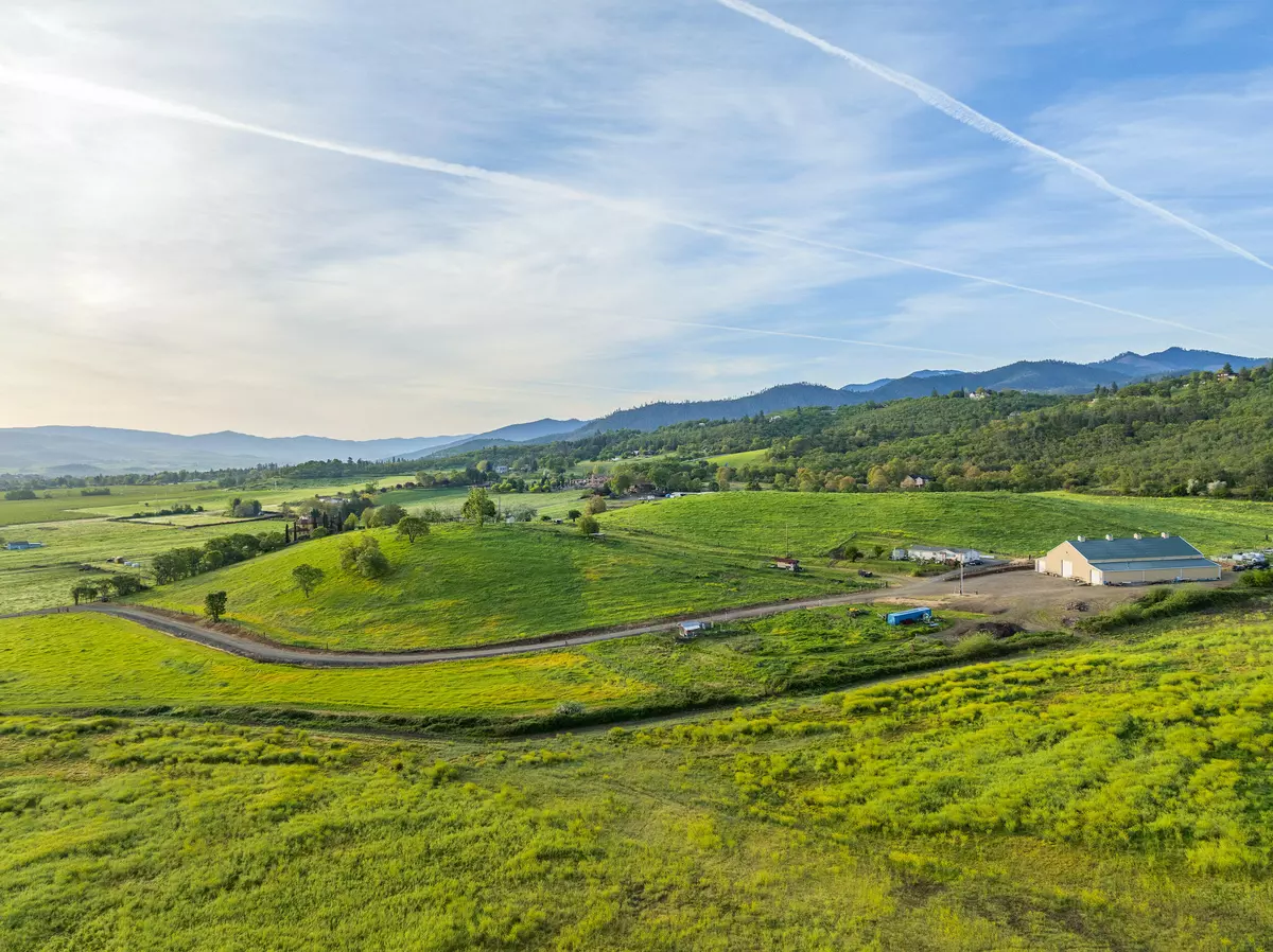 Medford, OR 97501,939 Carpenter Hill RD