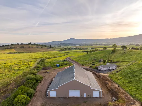 Medford, OR 97501,939 Carpenter Hill RD