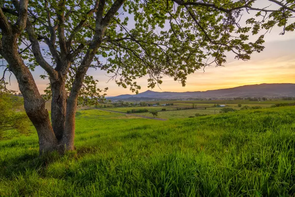 Medford, OR 97501,939 Carpenter Hill RD