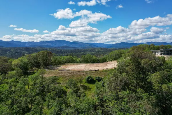 Grants Pass, OR 97526,250 Adams WAY