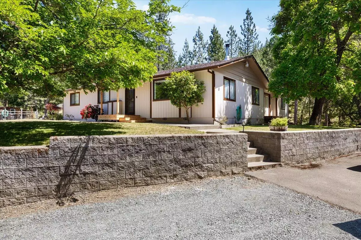 Grants Pass, OR 97527,550 Bolt Mountain RD