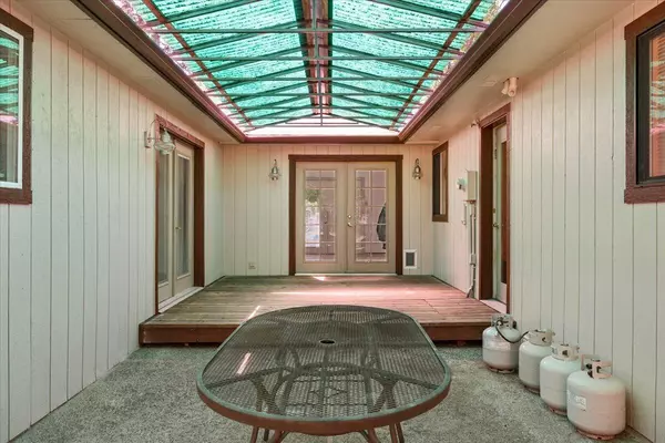 Grants Pass, OR 97527,550 Bolt Mountain RD