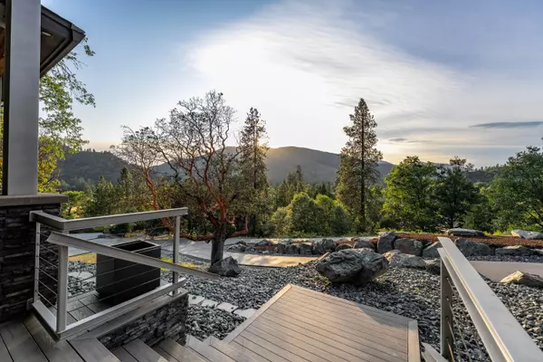 Rogue River, OR 97537,182 Wards Creek RD