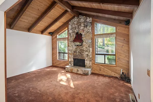 Grants Pass, OR 97527,445 Bonnie LN