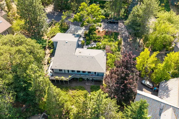 Ashland, OR 97520,580 Weller LN