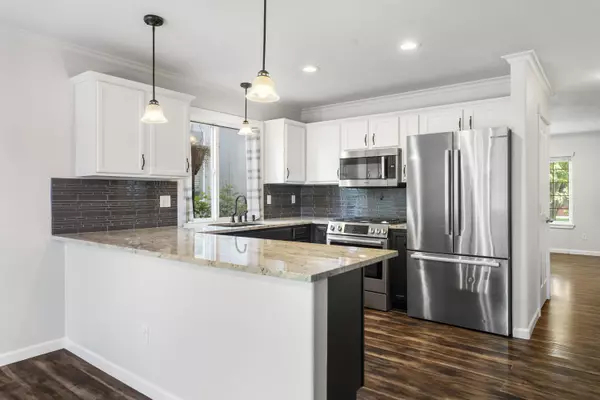 Redmond, OR 97756,2944 Deschutes DR