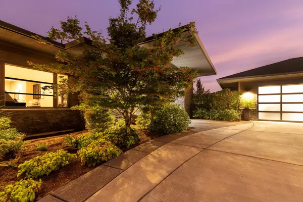 Medford, OR 97504,280 Mary Bee LN