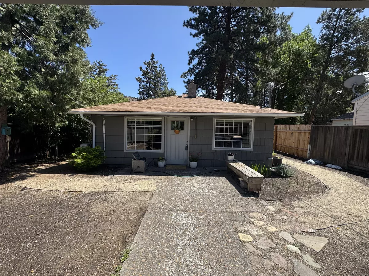 Bend, OR 97701,718 9th ST