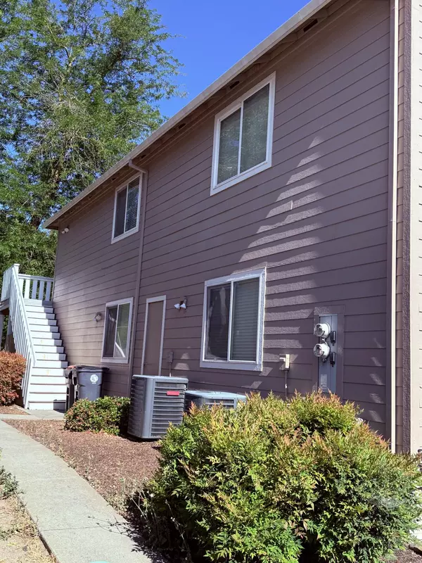 Central Point, OR 97502,632 Valley Heart LN