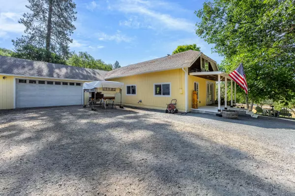 Grants Pass, OR 97526,715 Three Pines RD
