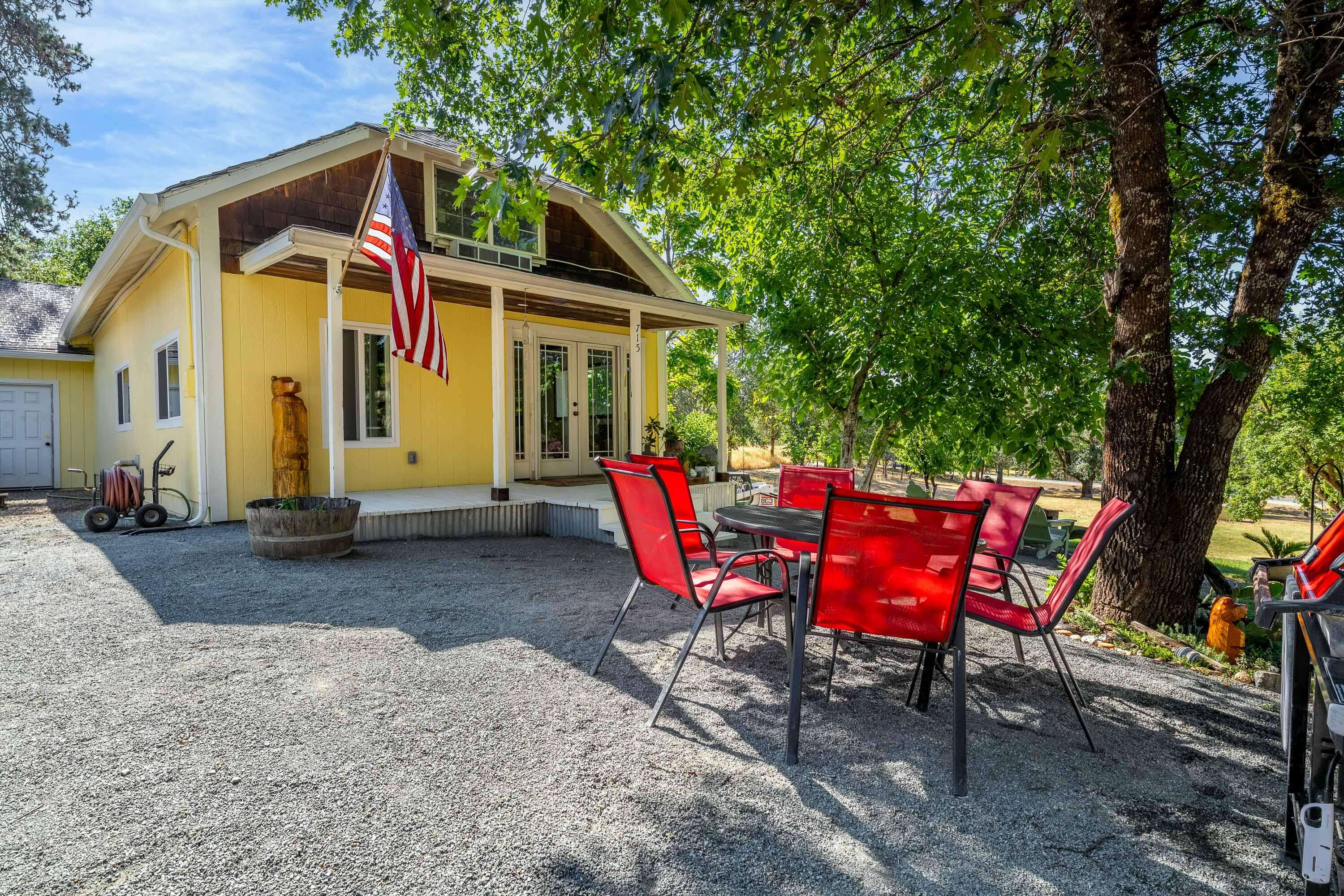715 Three Pines RD, Grants Pass, OR 97526