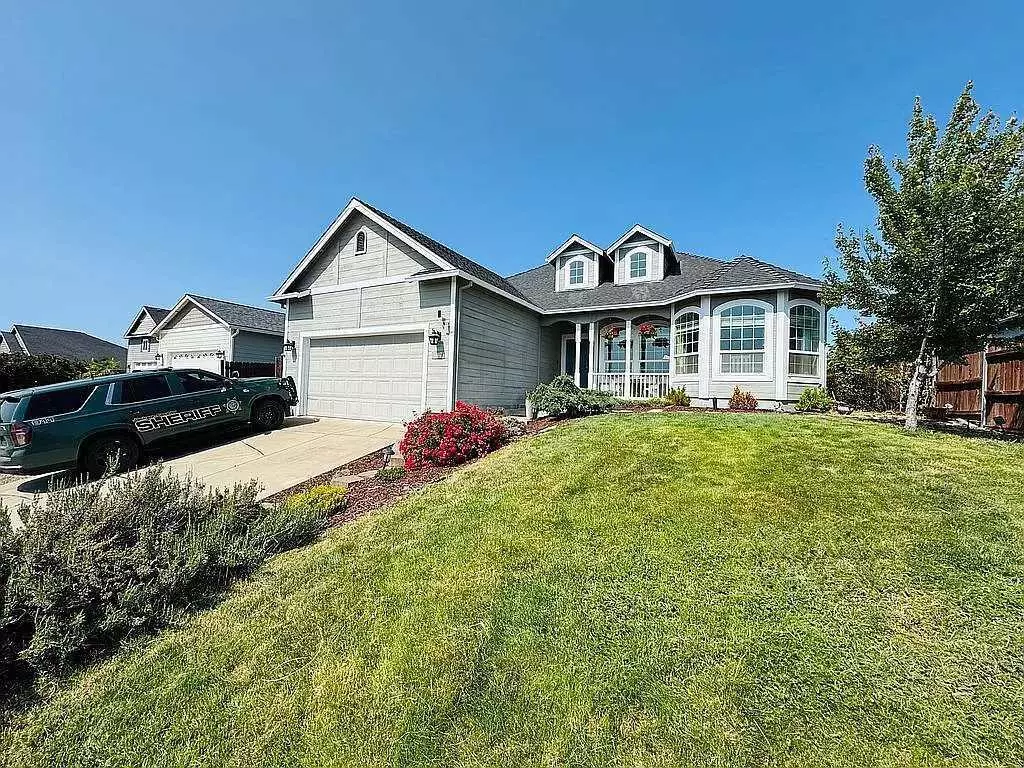 Eagle Point, OR 97524,1171 Highlands DR