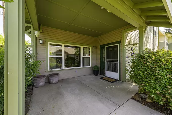 Ashland, OR 97520,833 Cobblestone CT