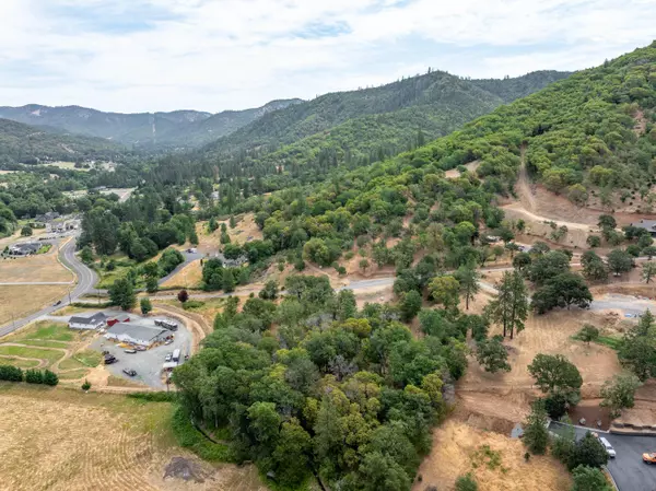 Rogue River, OR 97537,5500 Red Tail LN