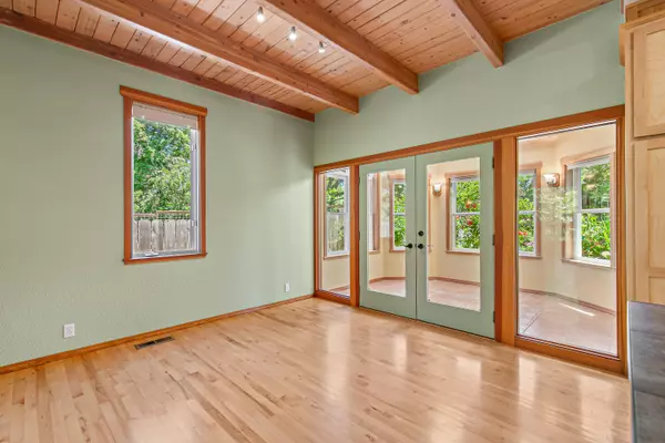 Ashland, OR 97520,700 Clay ST