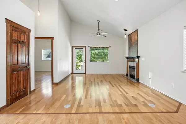 Ashland, OR 97520,283 Meadow DR