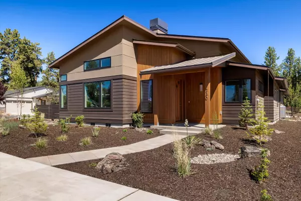 Sisters, OR 97759,230 Diamond Peak AVE #32