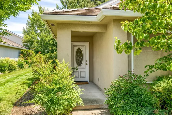 Medford, OR 97504,617 Cherrywood DR