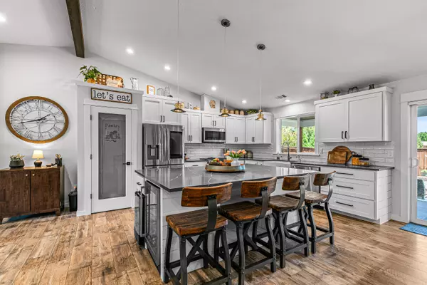 Eagle Point, OR 97524,217 Glenwood DR