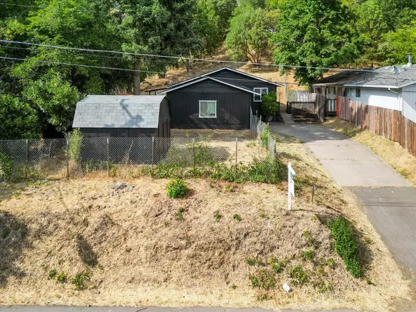 Gold Hill, OR 97525,925 6th AVE