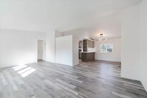 Bend, OR 97701,2498 Rosemary DR