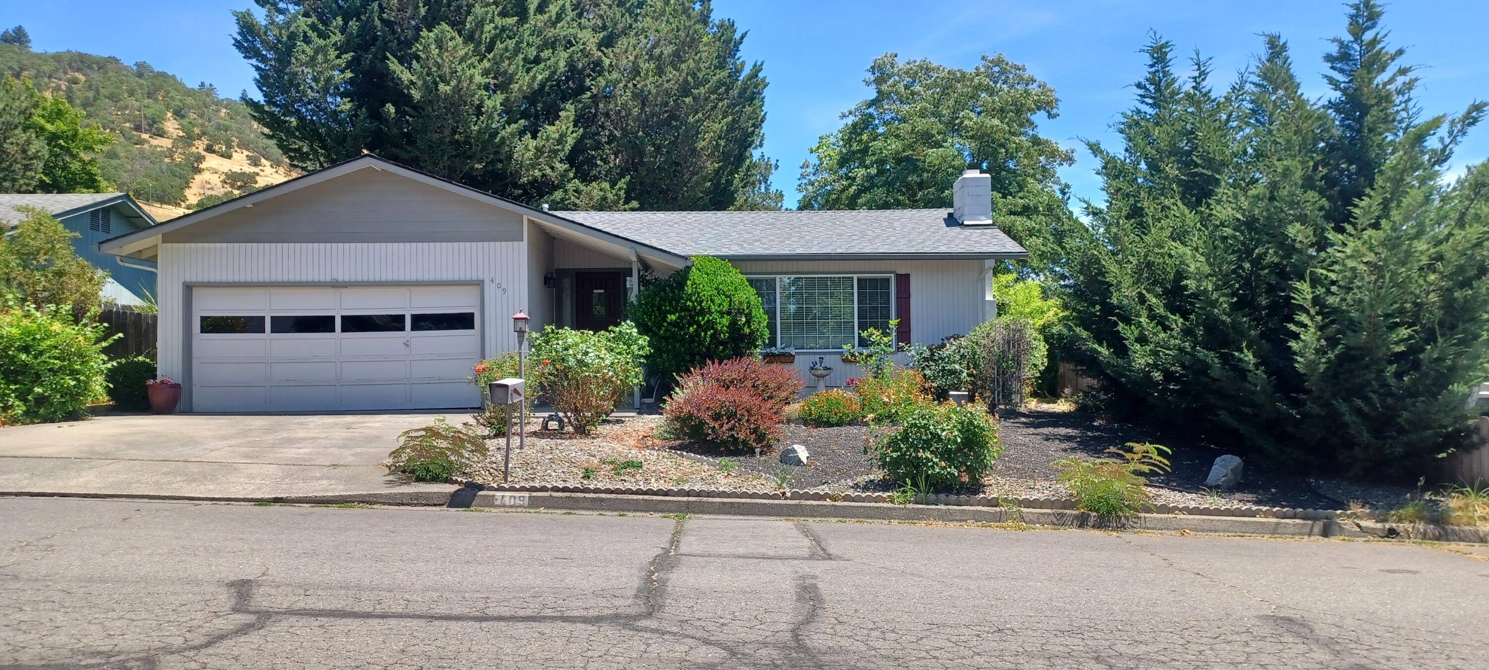 409 Royal DR, Grants Pass, OR 97526
