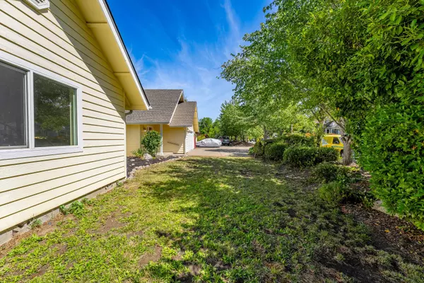 Grants Pass, OR 97527,1692 Leonard RD