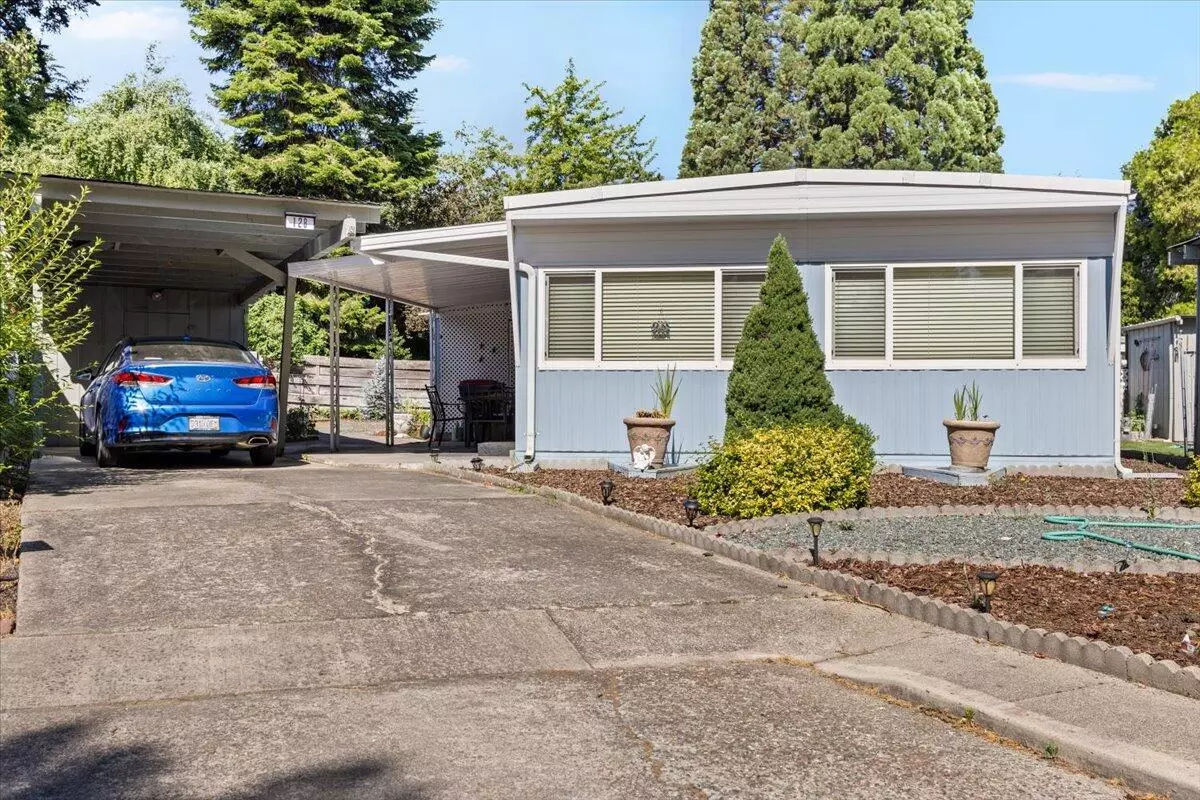 Medford, OR 97501,2252 Table Rock RD #SPC 128