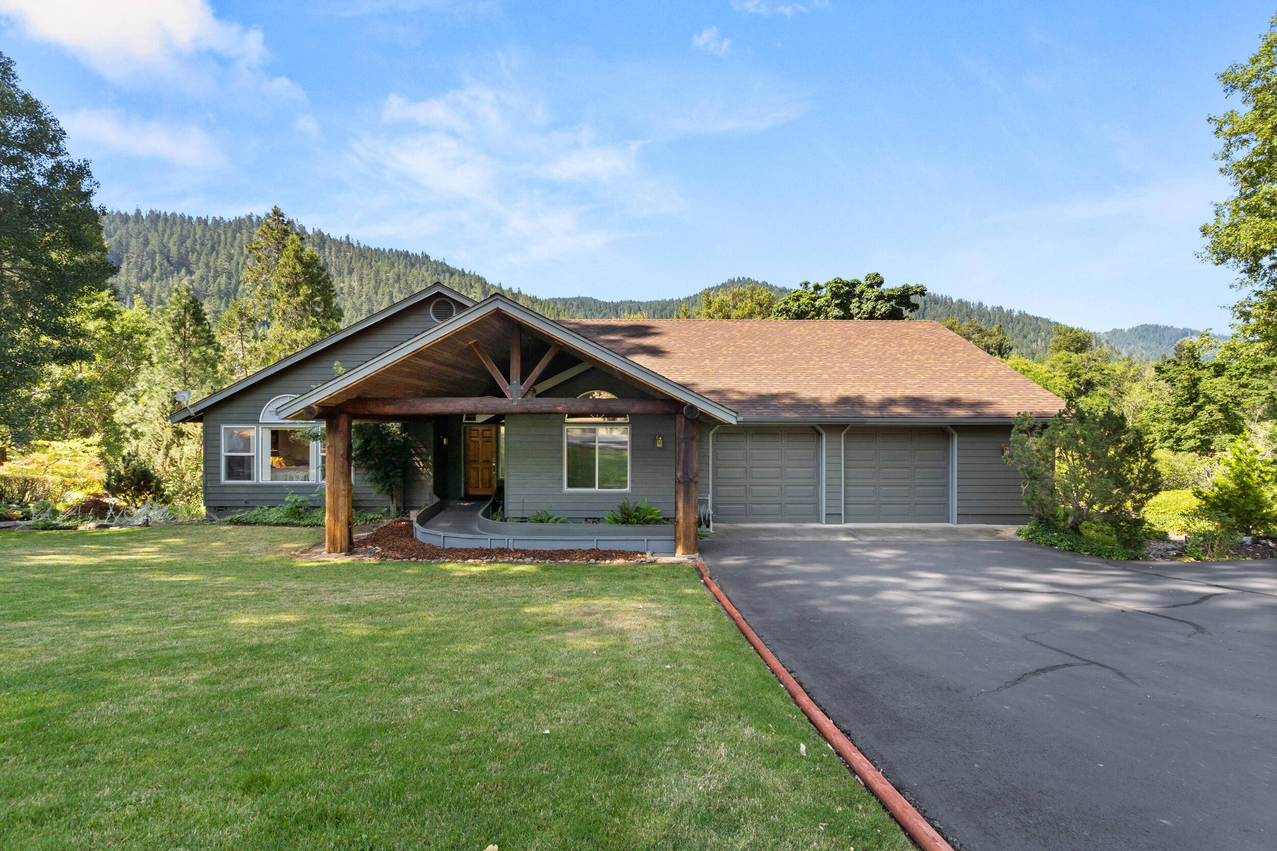 5475 Averill DR, Grants Pass, OR 97526