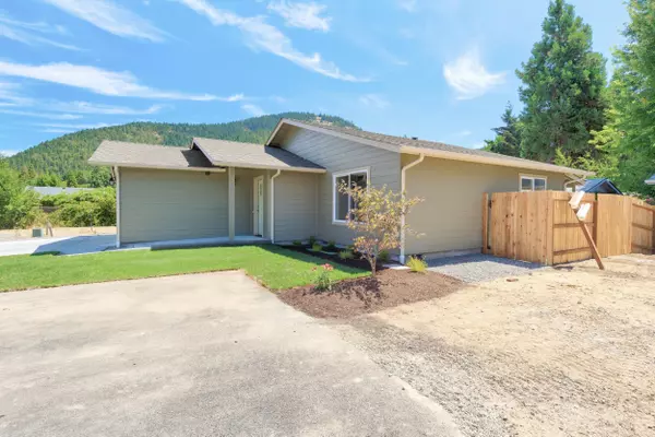 Grants Pass, OR 97527,1029 Briannas WAY
