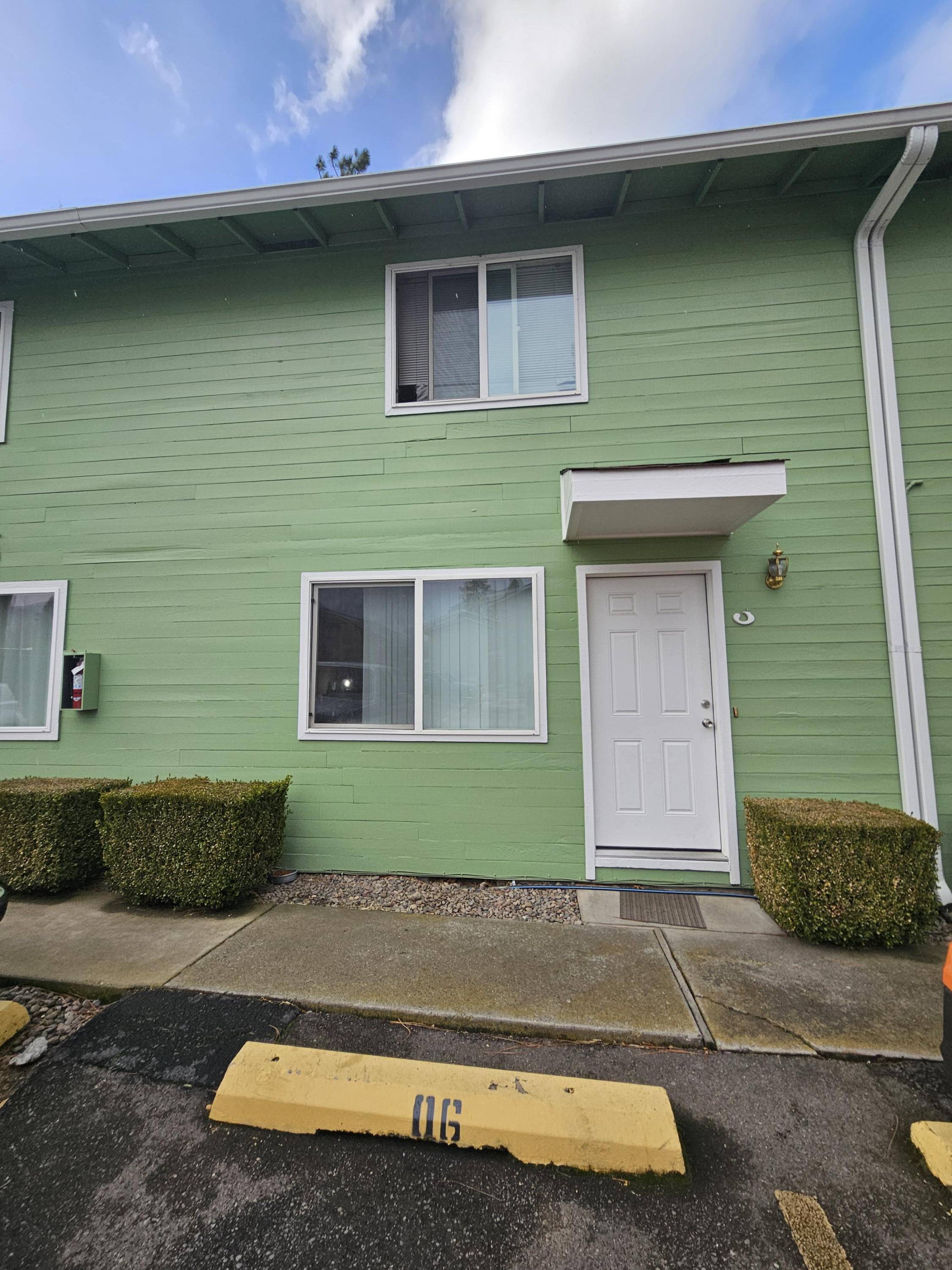 600 1st ST #3, Phoenix, OR 97535