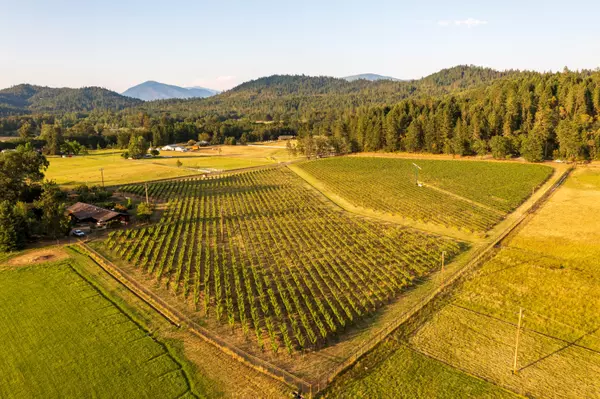 Grants Pass, OR 97526,175 Quail LN