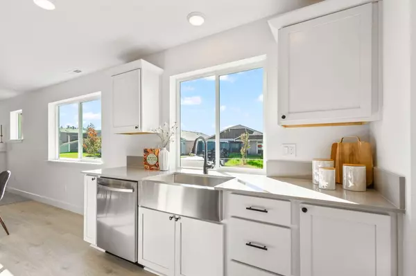 Redmond, OR 97756,3360 12th ST #53