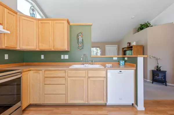 Madras, OR 97741,537 Marigold ST