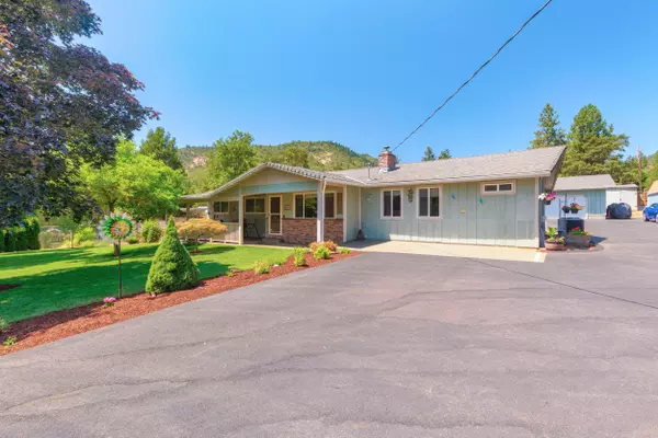 114 Tracy DR, Grants Pass, OR 97527