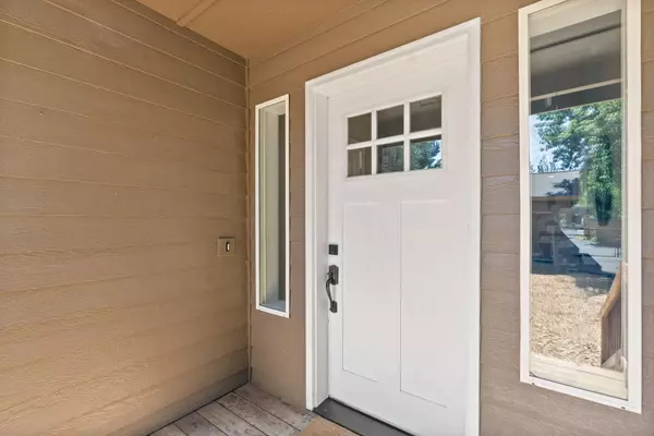 Bend, OR 97703,20029 Beaver LN