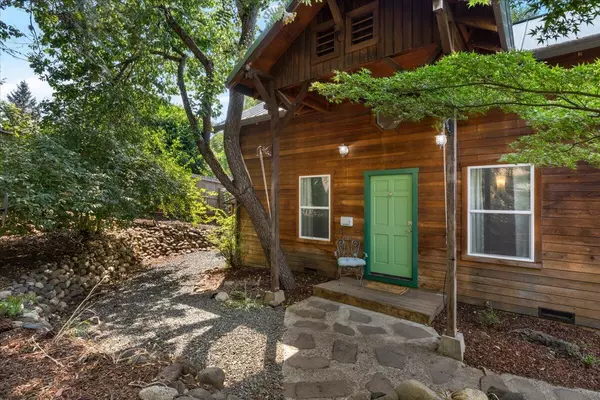 430 5th ST, Jacksonville, OR 97530