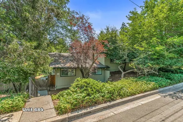 682 Chestnut ST, Ashland, OR 97520