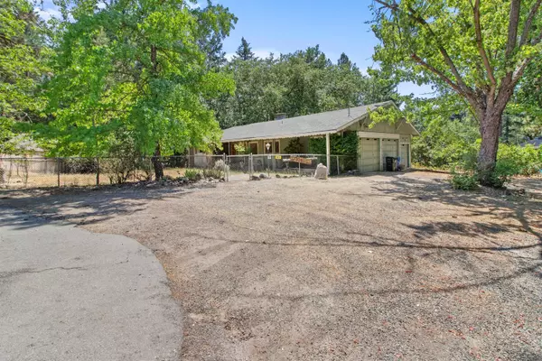 Grants Pass, OR 97527,153 Elaine DR