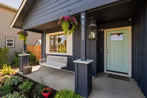 Bend, OR 97701,21227 Thornhill LN