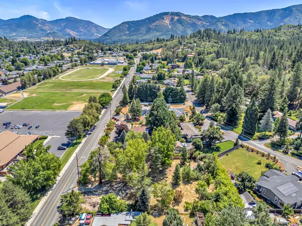 Grants Pass, OR 97527,681 Harbeck RD