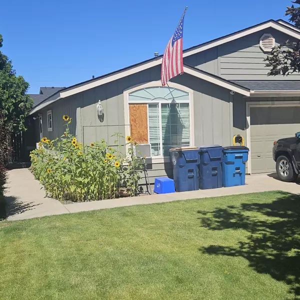 Redmond, OR 97756,569 Negus LOOP