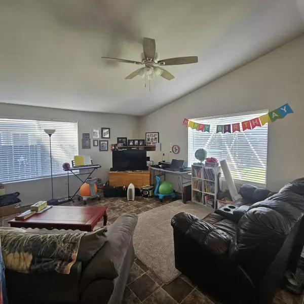 Redmond, OR 97756,569 Negus LOOP